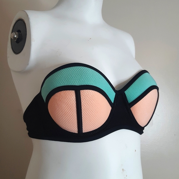 2/15 Bikini Top - Picture 2 of 13